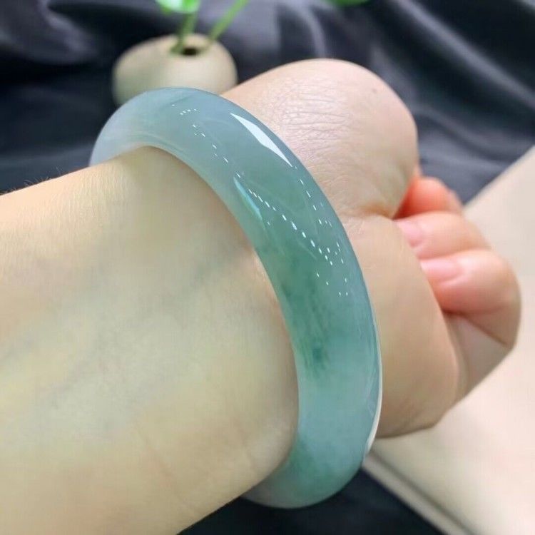 Vòng tay ngọc bích Miến Điện cao cấp nước xanh lam thanh, băng cao, loại băng nữ, có giấy chứng nhận chi tiết 38