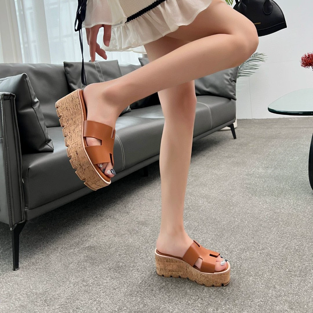 Внешняя торговля легкая роскошная обувь ручной работы Европа и США 2025 новый дикий толстый дно римские тапочки увеличены водонепроницаемые сандалии