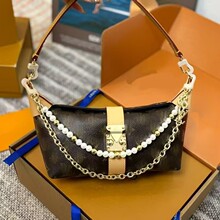 �H�Ұ����¿�ţ�ǽ����ϻ�ɫ��Ƥܛ���ӕr�аٴ�Ůʿ��Ƥ���μ��