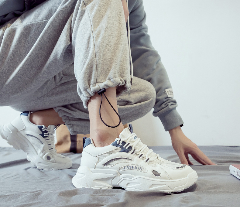 2024 Nouvelles chaussures de sport décontractées respirantes en maille pour hommes, chaussures de course rehaussantes, petites chaussures blanches à la mode pour papa_voghion.com