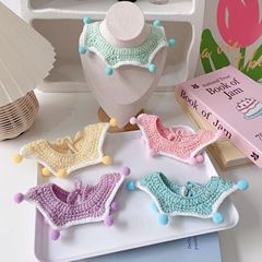 新しいペットの猫の六角星のマフラーの手作りのかぎ針は首を囲んで多彩で面白い毛玉の犬のかわいい装飾を編みます。