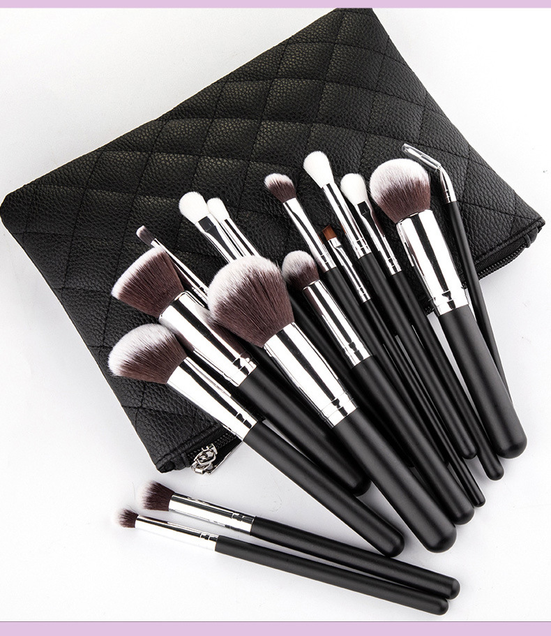 Set 15 pennelli trucco per ombretto e correttore con custodia_voghion.com
