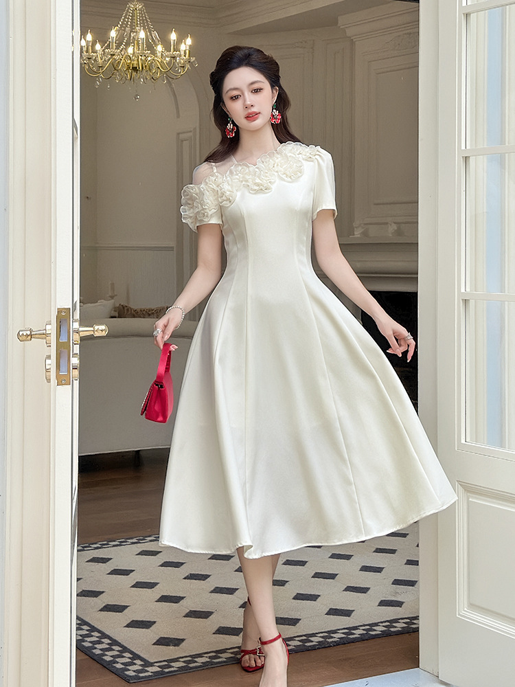 Váy maxi nữ thiết kế kiểu Pháp, trễ vai cánh hoa, ôm eo, xòe nhẹ — mơ