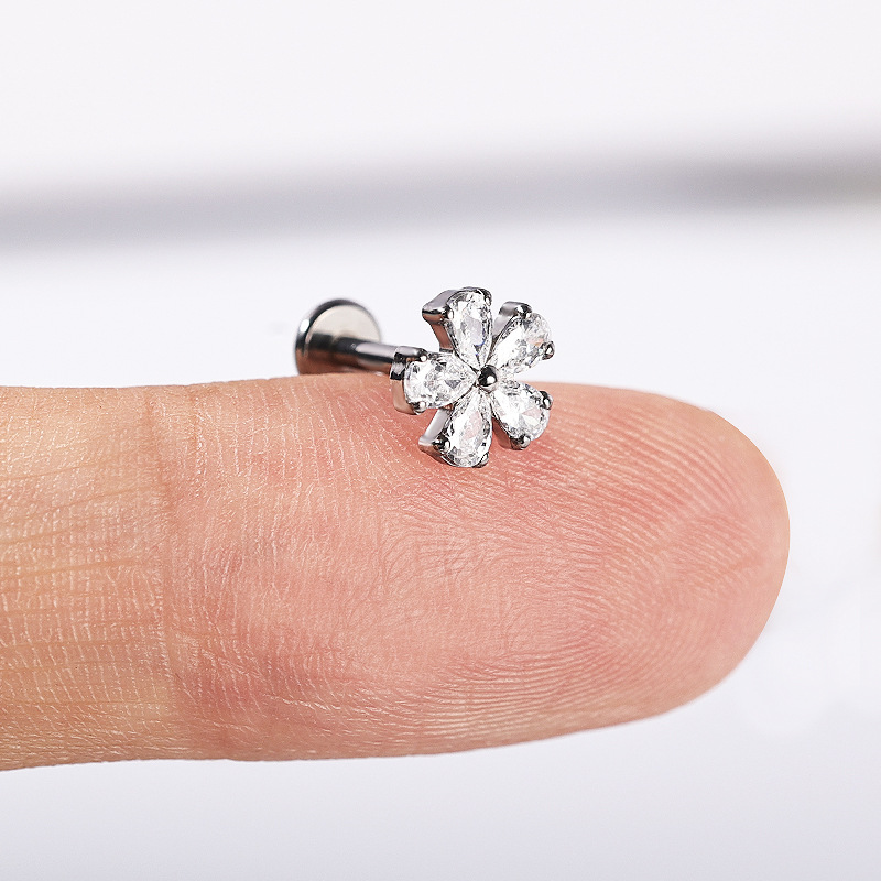 16G labret stud size and finish detail
