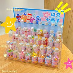 たくさんの小さな瓶が食べ物を縮めて遊んでいます。