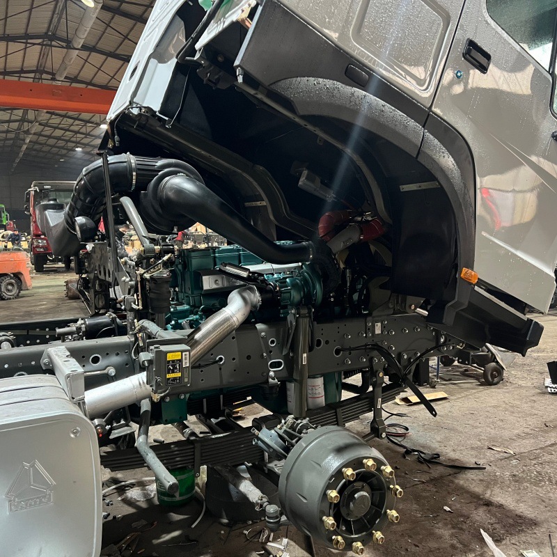 Foreign Trade Export Howo Dump Truck, Eight-Wheel Sand and Gravel Self-Unloading Engineering Vehicle, Soil Self-Unloading Transport Vehicle