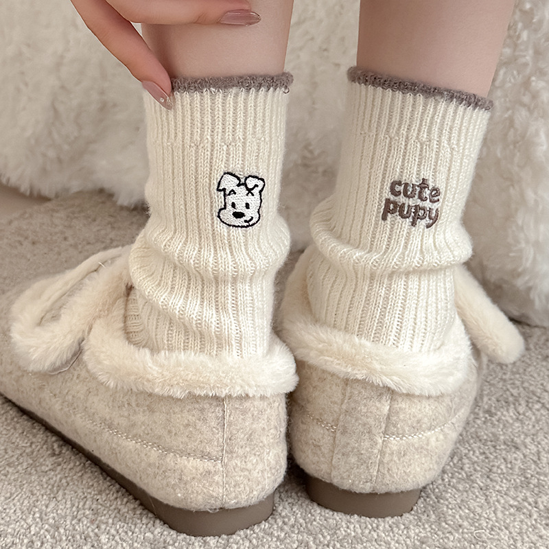 embroidered cartoon socks women‘s bunching socks autumn and winter fleece lined padded warm keeping wool socks types a and b cute mid-calf length socks women