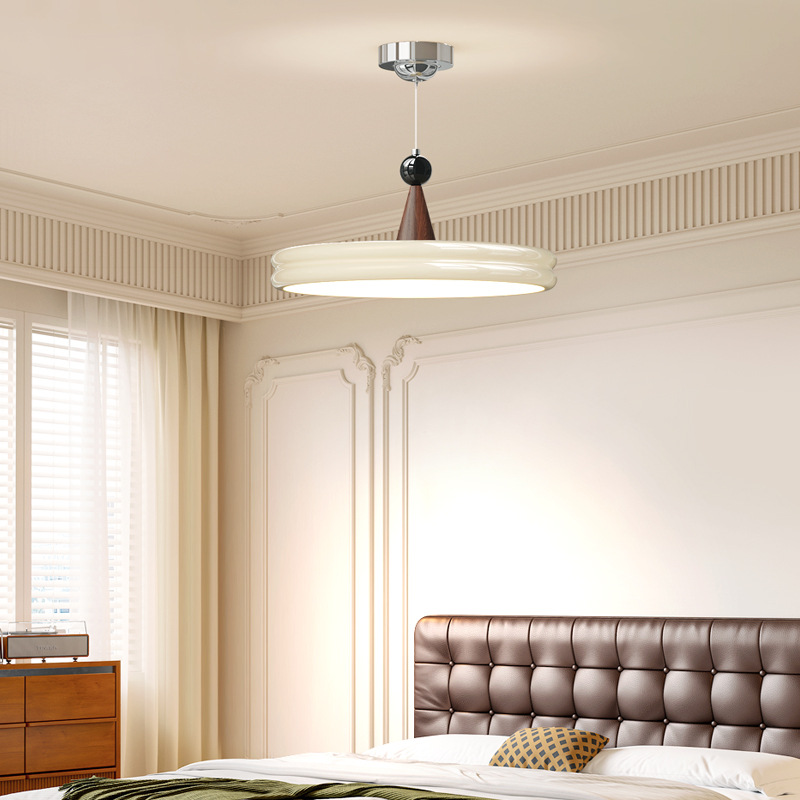 Mesa de comedor dormitorio diseñador francés ambiente sensación de luz comedor bar medieval platillos voladores lujosos estudio candelabros diseño crema