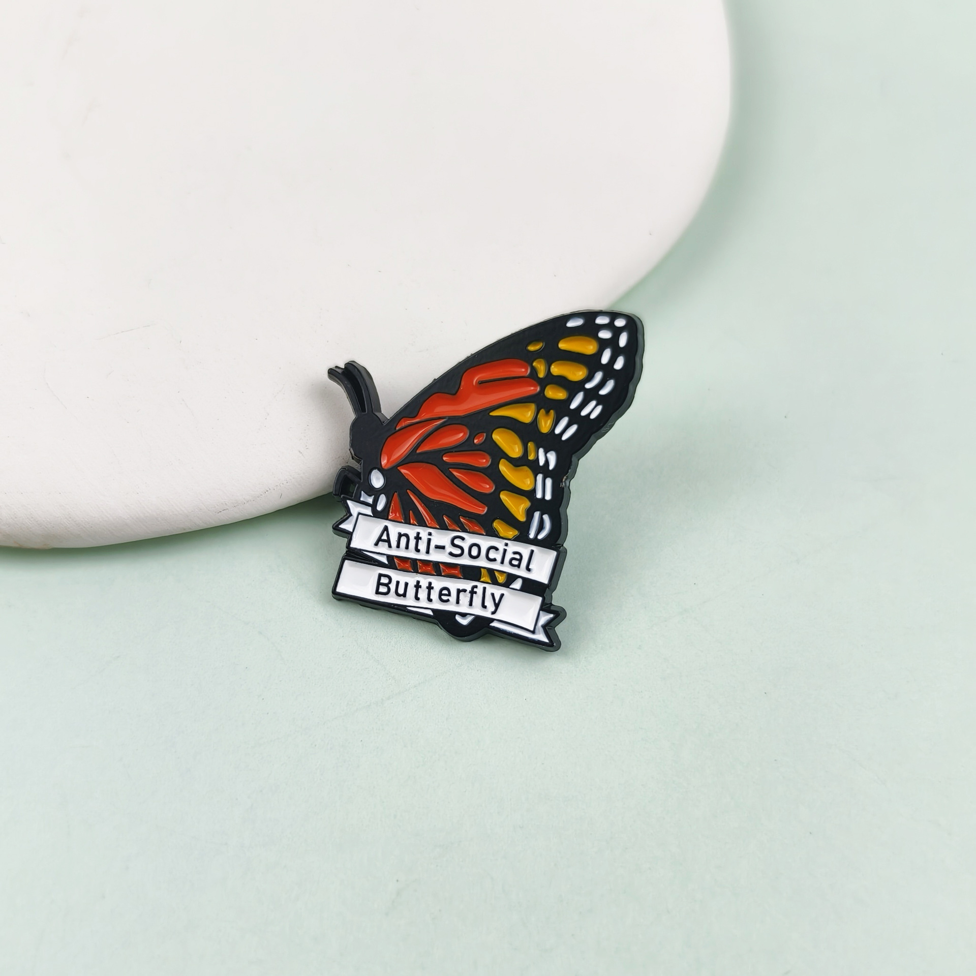 Broche de mariposa de dibujos animados transfronterizos, vestido de niña, cuello, collar, accesorios, adornos simples, pines de insignia