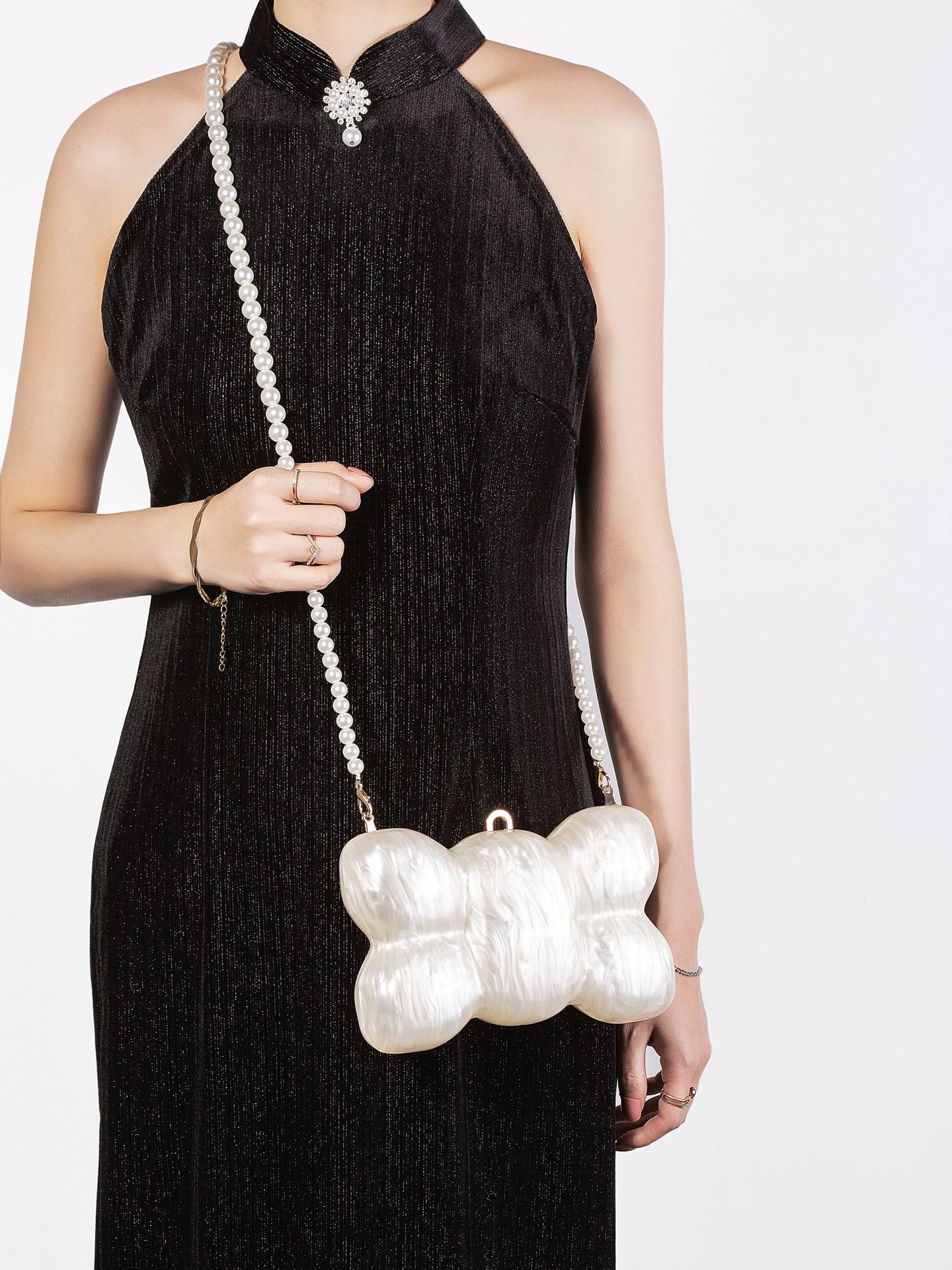 540g Weight Cotton Lining Material Magnetic Buckle Closure Type Single Shoulder Strap, Top Handle Strap Type Evening Bag Bags Type Club, Party Occasion Acrylic Material Heart Shape, Bow Knot Pattern All Seasons Season Women's Gender Elegant Style Square, Oval Shape Arylic Heart Shape Bow Knot Square Oval Evening Bags 20