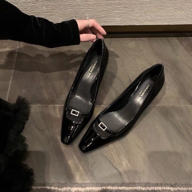 [sheii Su Yinyin] dinner break ~ pointed patent leather rhinestone buckle stiletto high heel ol commuter shoes women's shoes