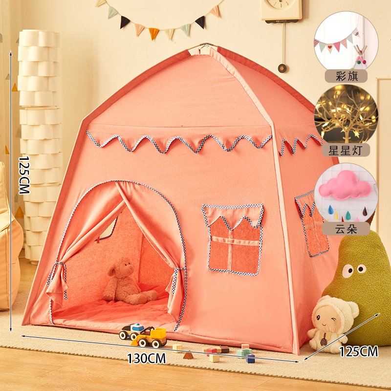 Pink Castle + banderas coloridas + luces de estrellas + nubes