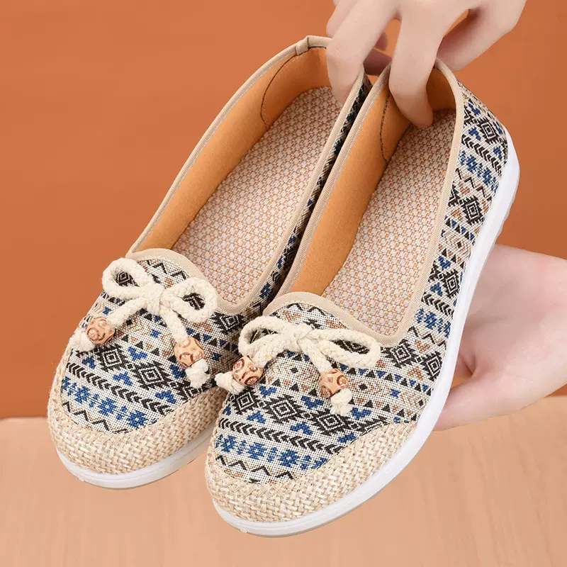 老北京布鞋女单鞋春秋休闲中老年一脚蹬平底鞋软底透气舒适妈妈鞋