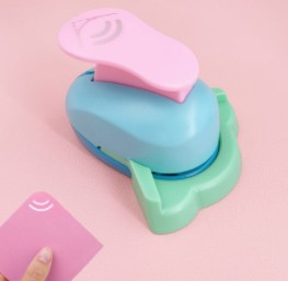 Máquina de estampado en ángulo recto de encaje máquina de estampado de puncher infantil hecha a mano máquina de impresión máquina de estampado de jardín de infantes