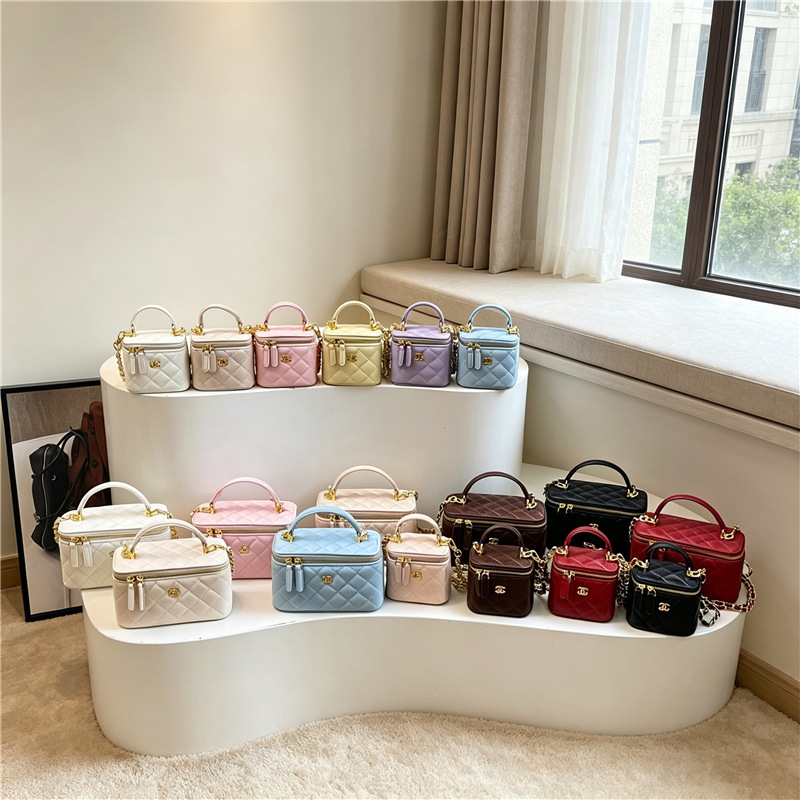 2026 New Product Small Chanel-Style Quilted Chain Box Bag for Women, Fashionable and Elegant for Commuting, Available in Large and Small Sizes, Handbag and Crossbody Bag 2026 New Product Small Chanel-Style Quilted Chain Box Bag for Women, Fashionable and Elegant for Commuting, Available in Large and Small Sizes, Handbag and Crossbody Bag