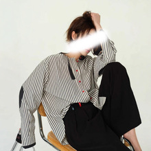 设计复古感衬衣别致休闲圆领拼接茶系上衣黑白条纹棉衬衫女