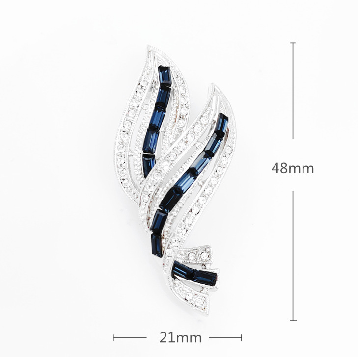 ŷ��ʱ�г����߼���΢���ʯ��Ҷ����ٴ������ػ�Ů˿��������