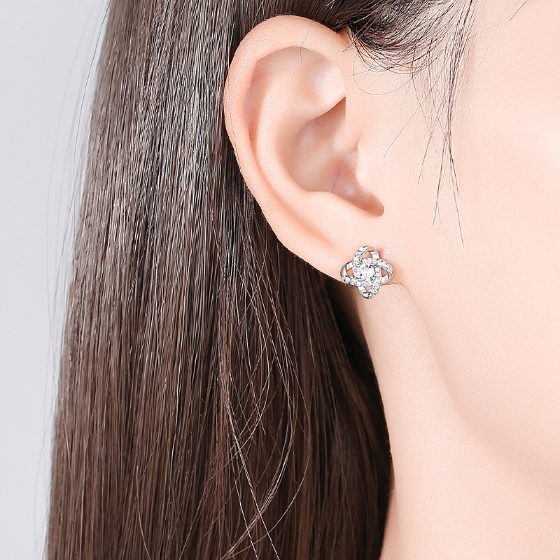 Pendientes de diamantes completos estilo coreano estilo ins luz sentido del diseño de lujo plata esterlina S925 trébol completo diamante Stud pendientes niñas suerte hierba