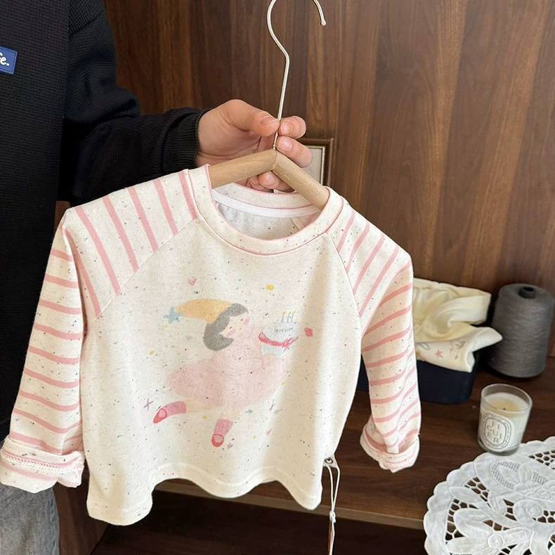 Stylish and fashionable long-sleeve striped T-shirt for baby girls, new spring clothing for infant girls, high-quality cartoon base shirt Stylish and fashionable long-sleeve striped T-shirt for baby girls, new spring clothing for infant girls, high-quality cartoon base shirt