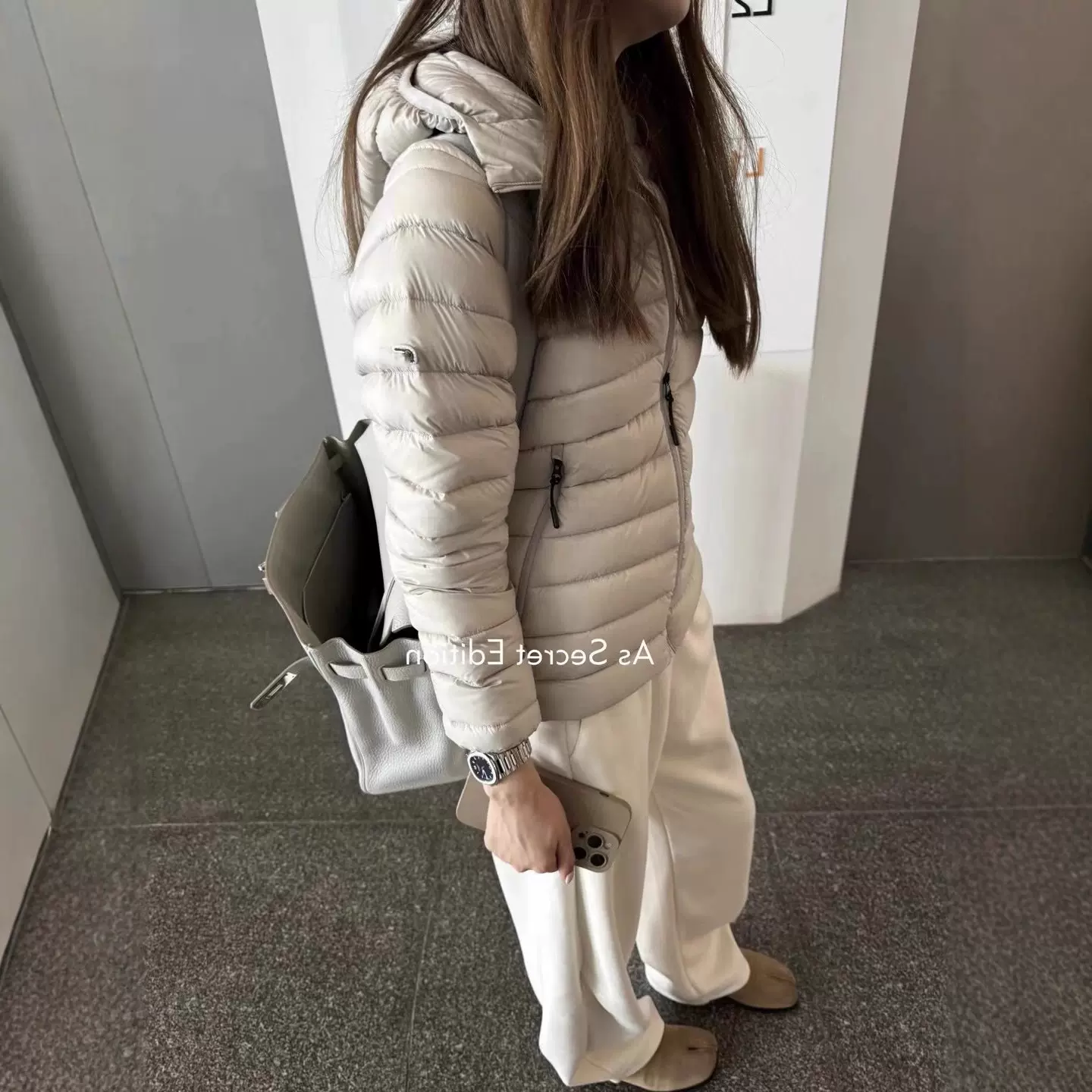 2025秋冬新款短款泡芙排骨羽绒服女轻薄简约连帽90白鹅绒保暖外套