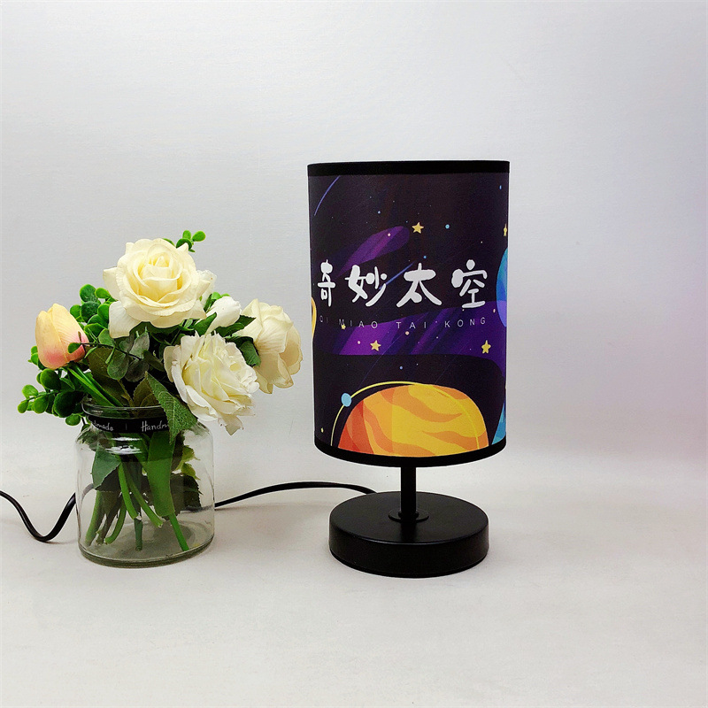 Nuevo espacio transfronterizo alza habitación de los niños dormitorio lámpara de mesa de dibujos animados anime LED regalo decoración popular