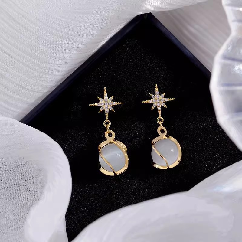 Pendientes largos con flecos elegantes y diamantes con aguja de plata Pendientes de todo fósforo de temperamento de nicho Pendientes simples y ligeros de lujo de alta gama Mujeres