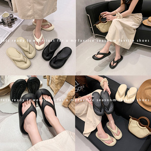 �ļ��¿�Ůʿƽ����Ь�ٴ�ȼ��L�r�в���Ь�⴩����Ь