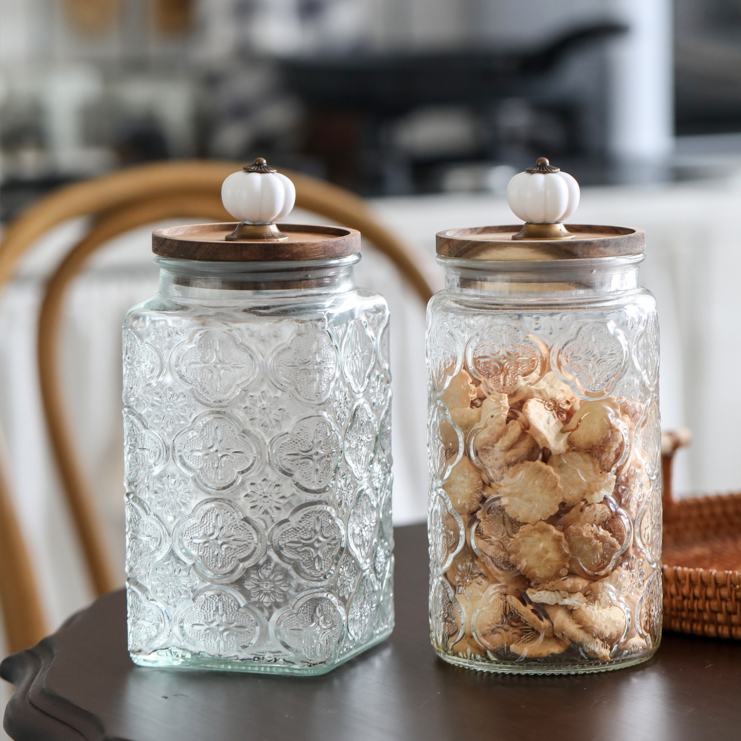 1000ml Embossed Transparent Glass Sealed Jar for Storing Grains, Tea, Coffee Beans, Moisture-Proof Container for Home Kitchen