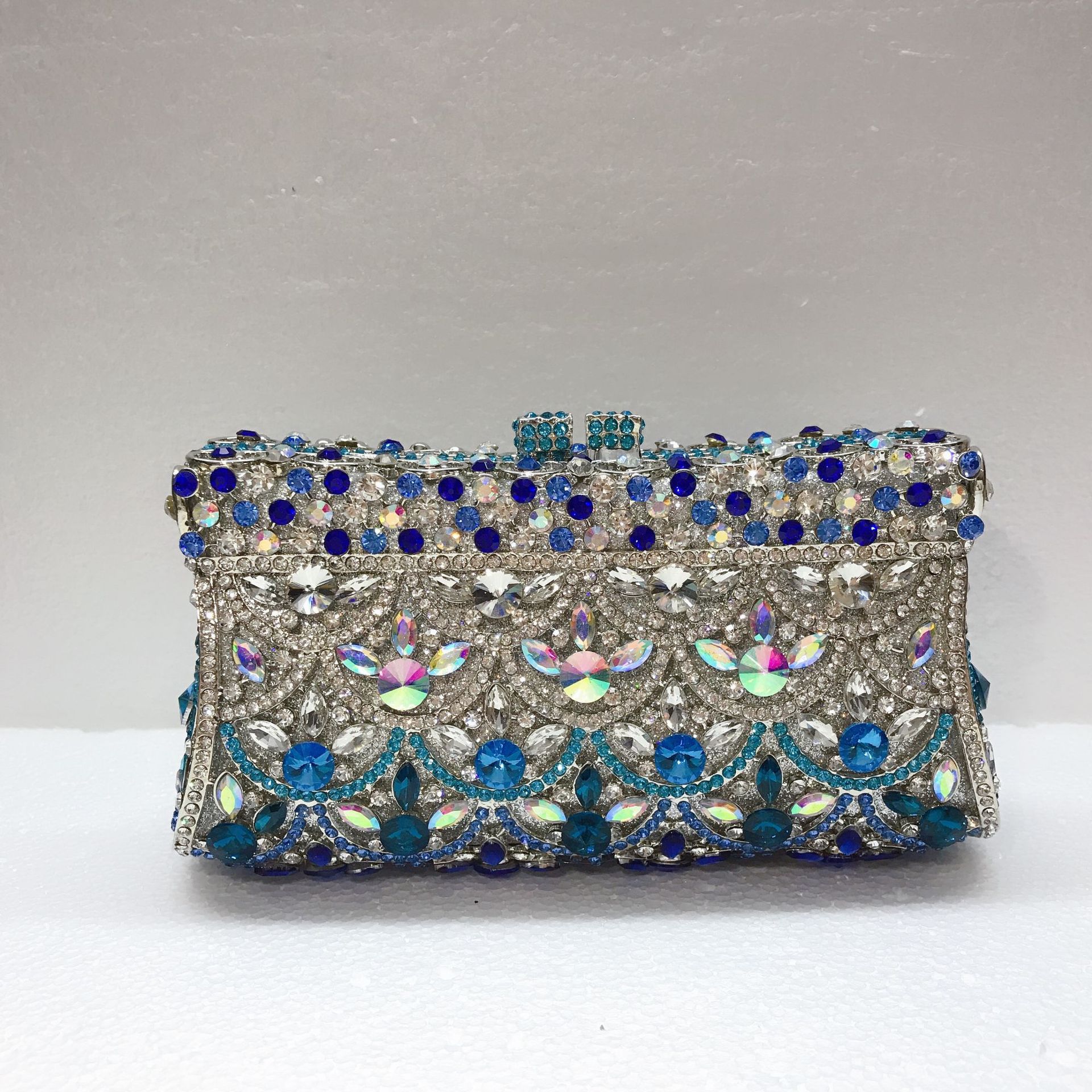 Seleccione estrictamente BL134 bolso de mano hueco con diamantes bolso de cena de escamas de pescado azul azul bolso de diamante de porcelana nueva bolsa de banquete de mujer bolsa cesta de plata