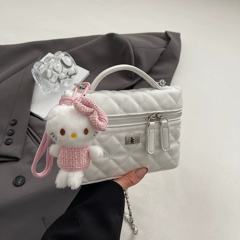 Сумка QianTian в стиле Chanel — небольшая сумочка на цепочке через плечо с отделением для телефона и ручным ремешком
