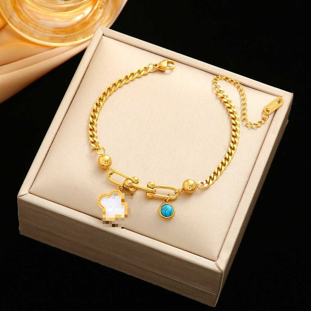 Pulsera de trébol de acero titanium vendedora caliente transfronteriza europea y americana con incrustaciones de concha pulsera colgante pulsera de diseño avanzado sin desvanecimiento al por mayor