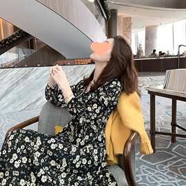 2022秋装新款女装姐妹V领系带过膝长裙显瘦收腰碎花裙长袖连衣裙