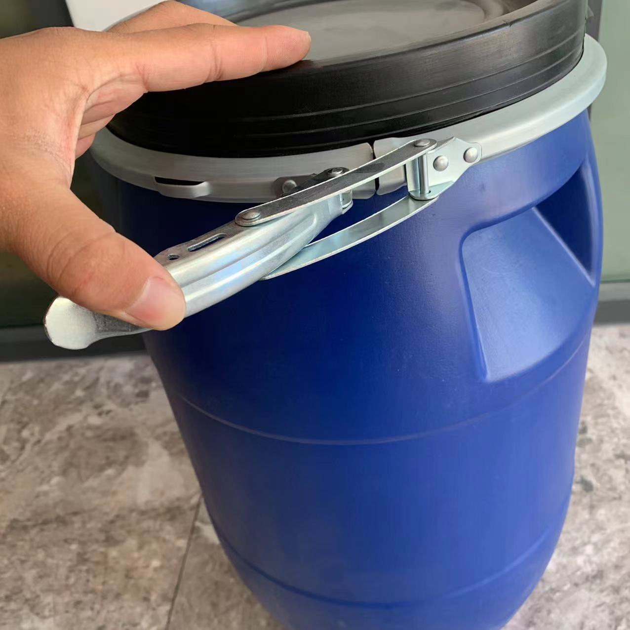 批发供应HDPE抱箍桶 30L铁箍桶法兰桶60升塑料化工桶 储蓄抱箍桶