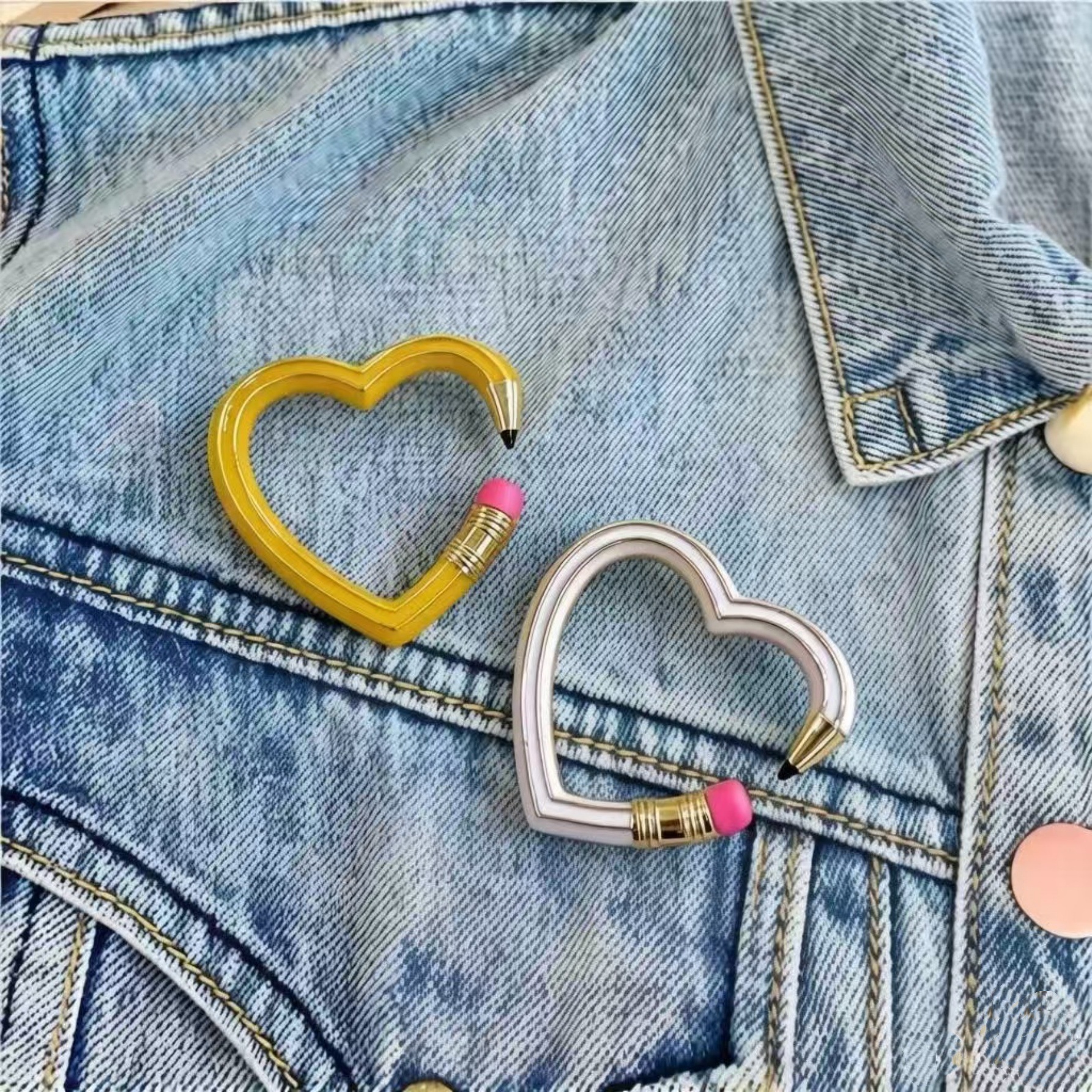 Cross-border best-selling creative heart-shaped pencil brooch, fun hollow-out enamel pin, niche cute item available for wholesale