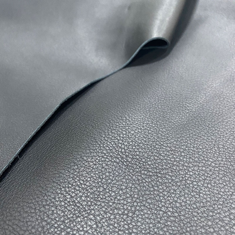 小牛甩纹皮鞋子皮包材料头层牛皮手感柔软黑色薄皮1.35  厂家直销