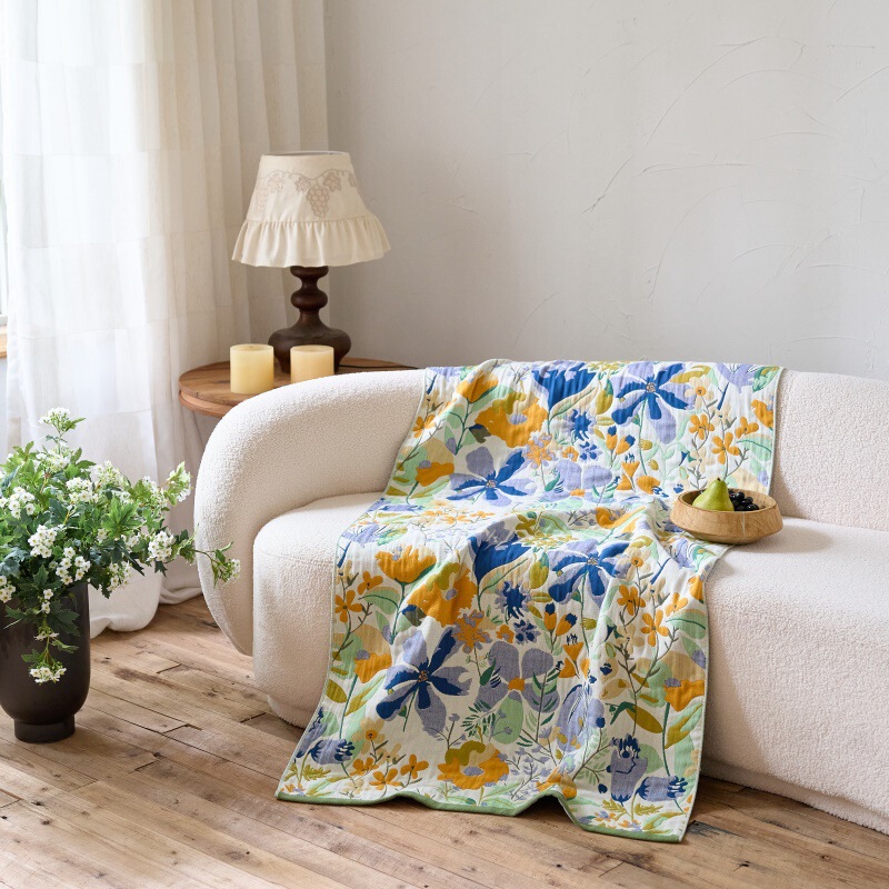 Four-layer gauze pure cotton bath towel with American-style oil painting blue and yellow floral print, absorbent and skin-friendly large bath towel for adults Four-layer gauze pure cotton bath towel with American-style oil painting blue and yellow floral print, absorbent and skin-friendly large bath towel for adults