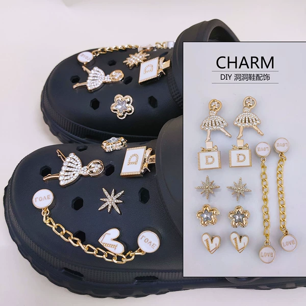 T64 [10 shoe flowers + 2 chains] shoes not included