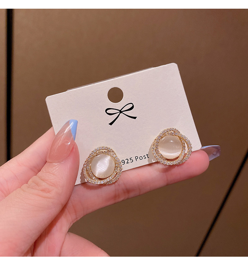 Light Luxury Niche Circle Earrings Female Copper Micro-set Delicate Opal Stud Earrings display picture 4