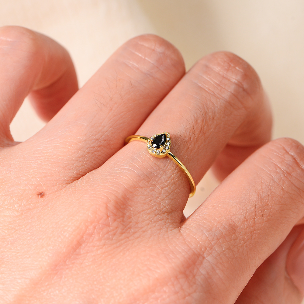 Gota de agua anillo de circón negro femenino europeo y americano ins nicho diseño simple moda diamante incrustado anillo de la cola anillo pulsera
