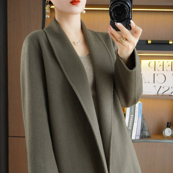 Gray camel