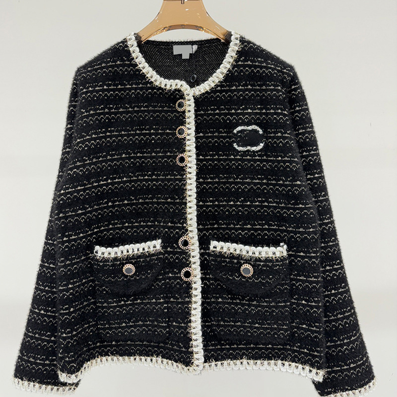 High-End Chanel-Style Knitted Cardigan for Women, Available in Four Colors, with Pearl Trim and Metal Buttons, Elegant Fashion Short Top for Women