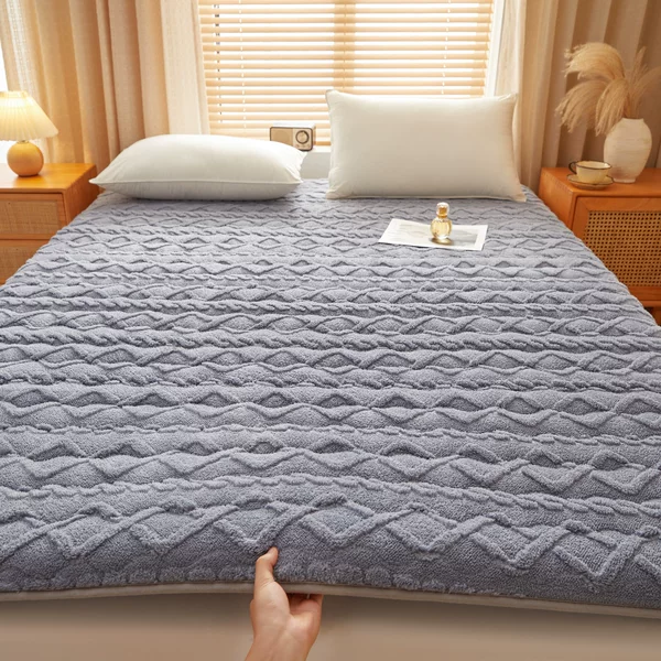 Class a New Style Quilted Mattress Pad, Non-Slip, Suitable for Home Bedroom, Student Dormitory, Worker Dormitory, Lambswool Mat