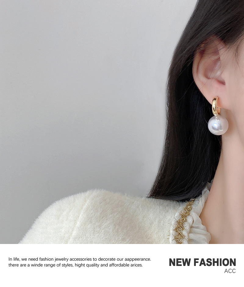 Korea Einfache Perlenohrringe Retro-legierung Ohrringe display picture 8