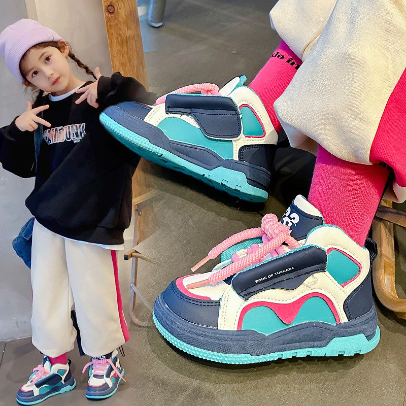 Tjejer, sporter, hösten 2023, nya friterade gatubarnsbröd, dopaminpojkar, högtopp_voghion.com