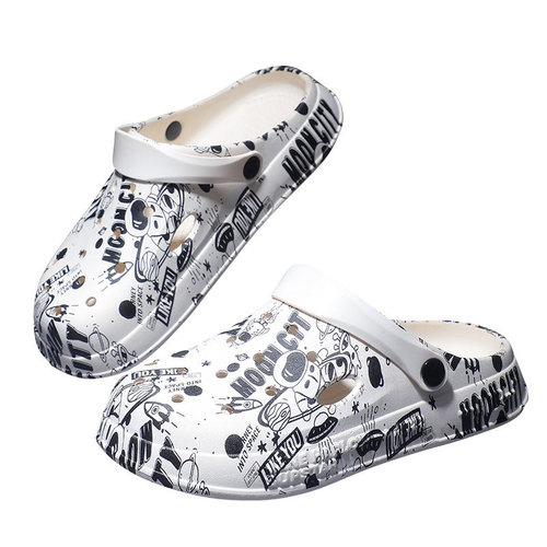 Poop hole shoes for men's summer exterior wear 2025 new thick-sole driving skid-resistant and wear-resistant beach toe sandals
