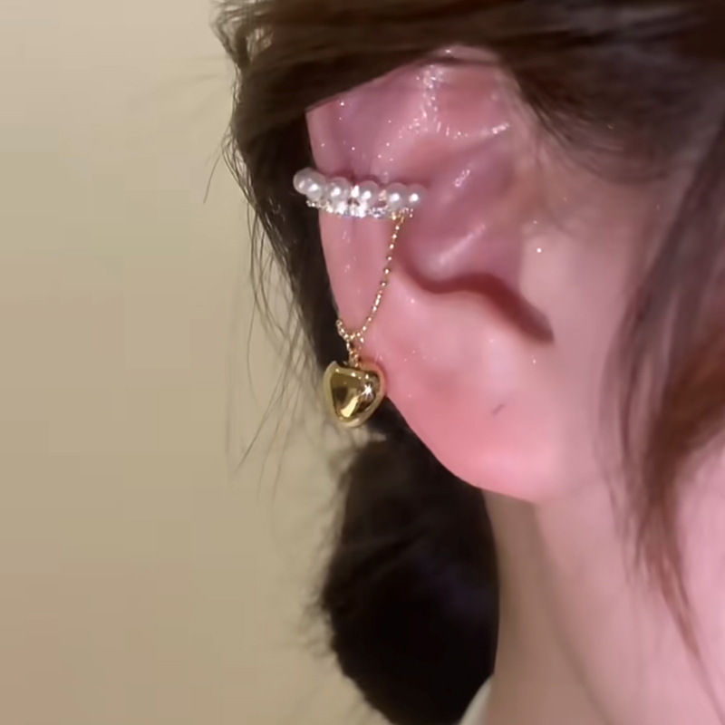 Nausznica z perłą i chwostem w kształcie serca dla kobiet_voghion.com