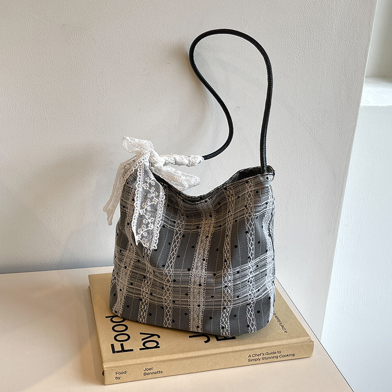 Bolsas de brazo de nicho coreano para mujeres 2024 nueva moda bolsas de mano de granja de hombro exquisitas bolsas pequeñas