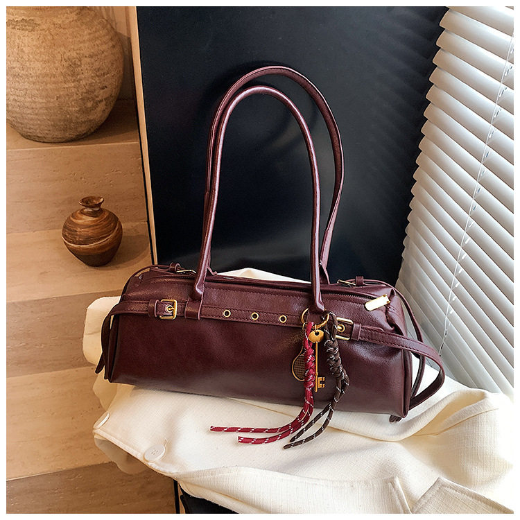 Túi xách baguette nữ phong cách retro, túi đeo tay và kẹp nách thời trang, kiểu dáng gối mềm mại — Burgundy không có mặt dây chuyền, Màu nâu không có mặt dây chuyền, Màu đen không có mặt dây chuyền, Màu nâu với mặt dây chuyền chi tiết 38