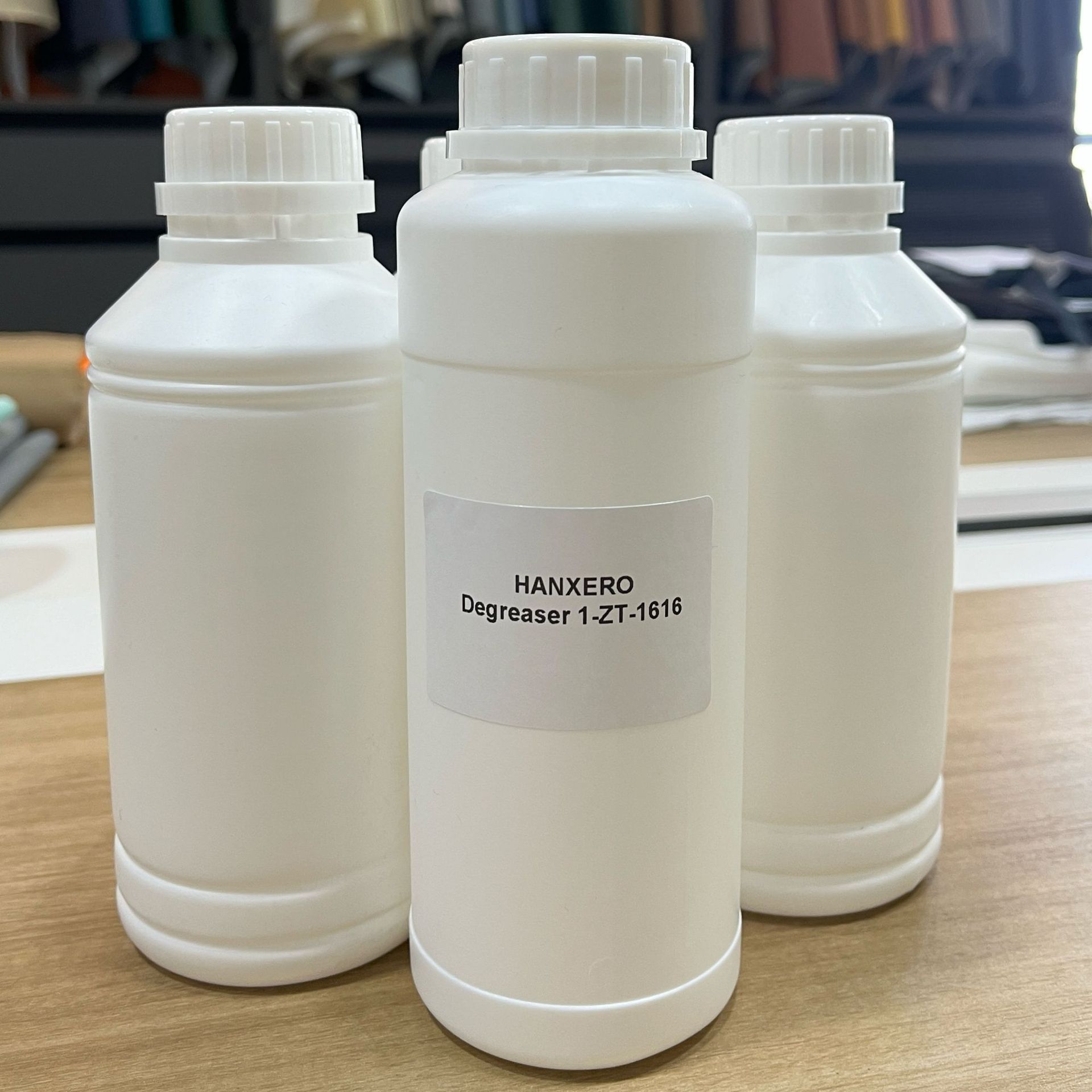 1-ZT-1616预处理/染色/防粘连/防回卷-聚酯/超细纤维织物的除油剂