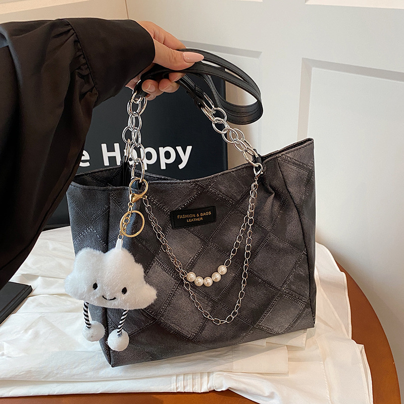 Bolsa de hombro simple y casual 2025, otoño y invierno, nuevo estilo de moda portátil de gran capacidad, bolsa de cubo de transporte de mano